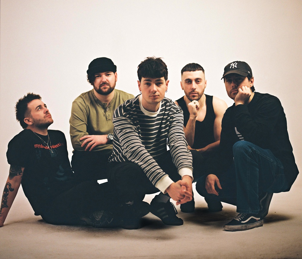 BOSTON MANOR - Share video for new single 'HEAT ME UP' / New album “Sundiver” out September 6th via SharpTone Records